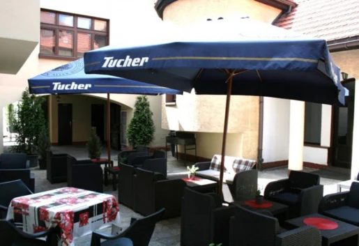 Dziedziniec - ogródek letni