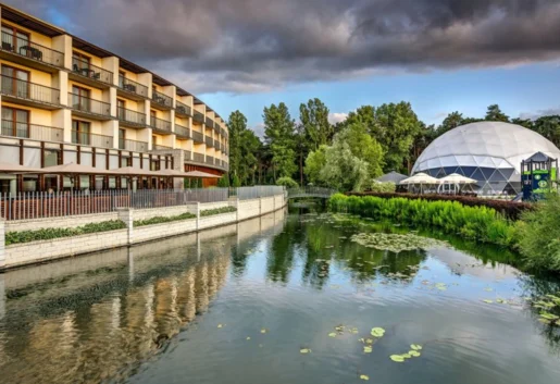 Byliśmy, widzieliśmy Holiday Inn Resort Warszawa-Józefów. Konferencje, eventy i integracja wśród zieleni.