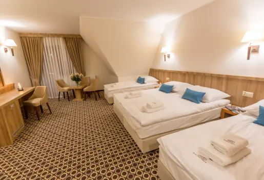 Pokój czteroosobowy z balkonem