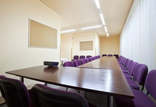 Więcej miejsca na konferencje w Iskrze