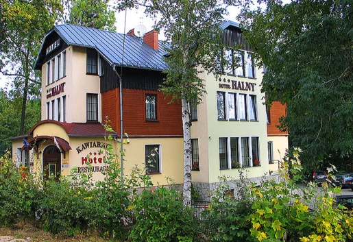 Trzygwiazdkowy hotel w Karpaczu wystawiony na sprzedaż