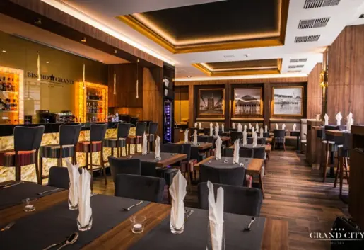 BISTRO GRAND Lounge Bar & Restaurant & Cafe