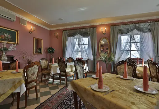 Restauracja we Dworze Szczepańskich