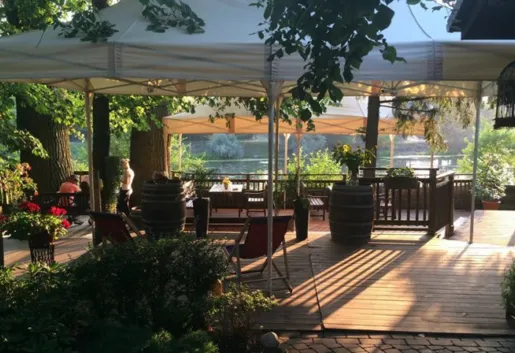 Winiarnia i Gospoda Nad Jeziorem