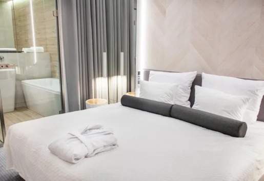 Przeszklona łazienka