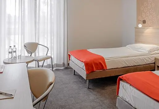 Pokój standard twin z dostawką w Hotelu