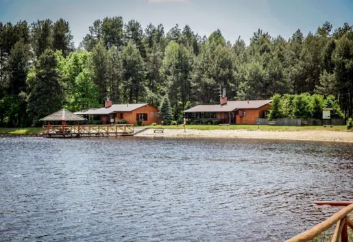 Leśna chatka mały domek parterowy