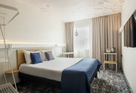 POKÓJ  Z DWUOSOBOWYM  ŁÓŻKIEM PREMIUM