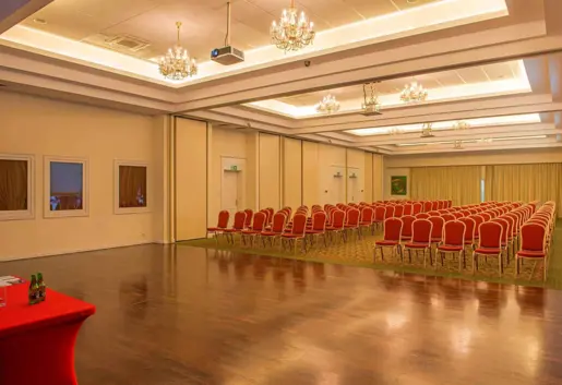 Sala A + B