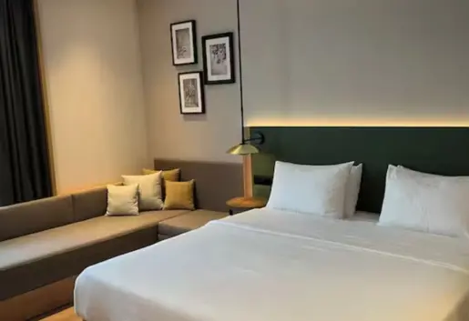 Pokój typu King (łóżko 180x200) + sofa (120x190)