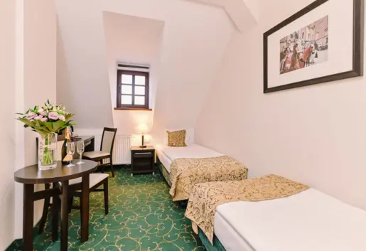 Pokój dwuosobowy - economy Pałac Marysieńki dwa oddzielne łóżka