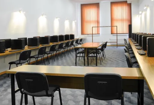 Centrum Konferencyjno-Szkoleniowe Bobrowiecka 9 sala komputerowa