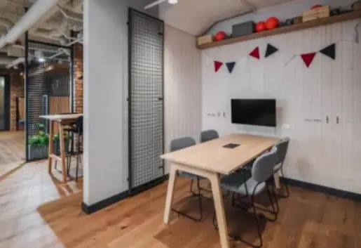 Fast River room