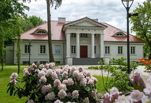 Spokój i natura na wyłączność. Byliśmy, widzieliśmy Dwór w Zgniłym Błocie