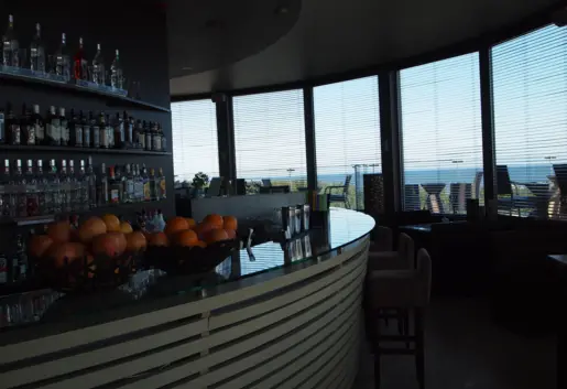 Bar 360, z tarasem widokiem na morze