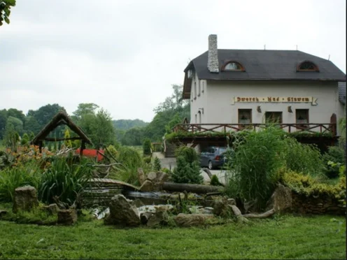 Pensjonat Dworek Nad Stawem - OBIEKT ZAMKNIĘTY - zdjęcie 1