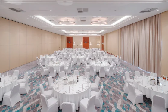 Hilton Warsaw City (dawniej Hilton Warsaw Hotel & Convention Centre) - zdjęcie 1