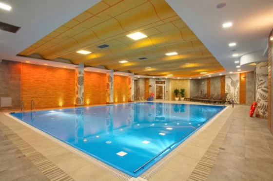 Hotel Perła Bieszczadów w Czarnej - basen kryty z jacuzzi