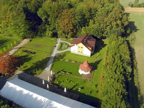 Cześć rekreacyjna (namiot, grill )