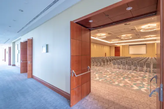 Hilton Warsaw City (dawniej Hilton Warsaw Hotel & Convention Centre) - zdjęcie 1