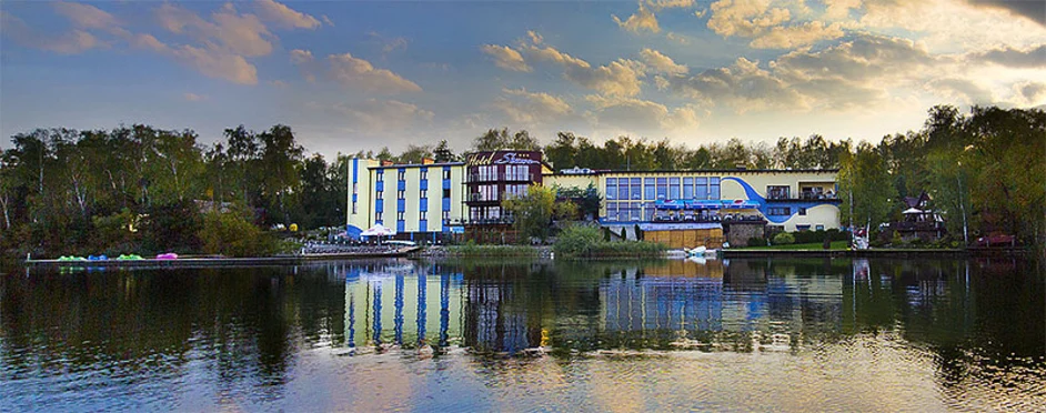 Hotel, widok od strony jeziora