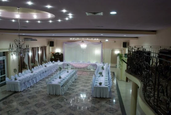 Dworek Dębówko - zdjęcie 1