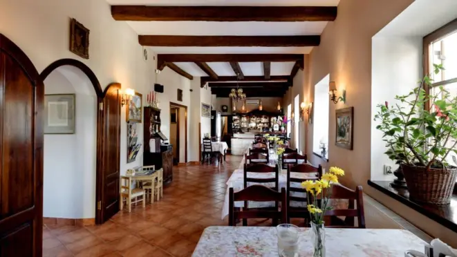 Restauracja i Pensjonat Pod Wietrzną Górą - zdjęcie 1