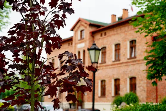 Biblioteka z pokojami****