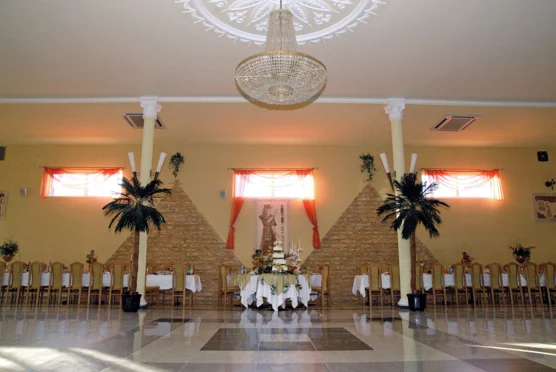 Hotel Restauracja "Pod Dębami" - zdjęcie 1