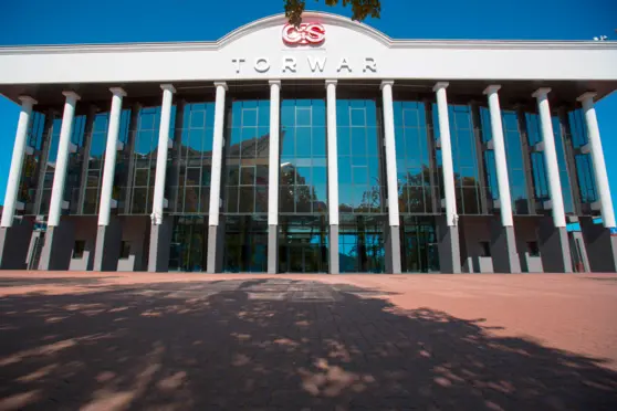 Fasada hali COS Torwar