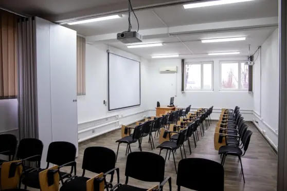 Akademia Humanistyczno-Ekonomiczna w Łodzi - Filia w Warszawie - zdjęcie 2