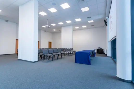 Sala konferencyjna A - ustawienie kinowe