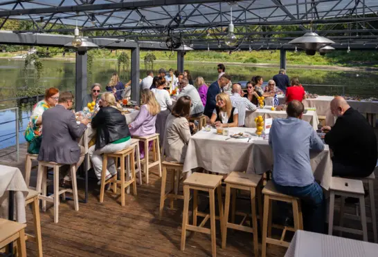 konferencja i networking na tarasie