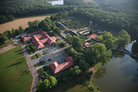 Posiadłość Zbiroża - 13 ha terenu na pikniki i integracje w Zbiroży