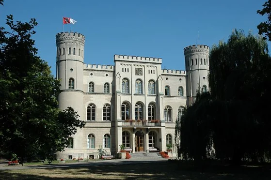 Zamek w Rokosowie Łęka Mała konferencje