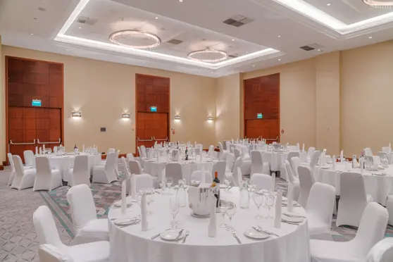 Hilton Warsaw City (dawniej Hilton Warsaw Hotel & Convention Centre) - zdjęcie 1