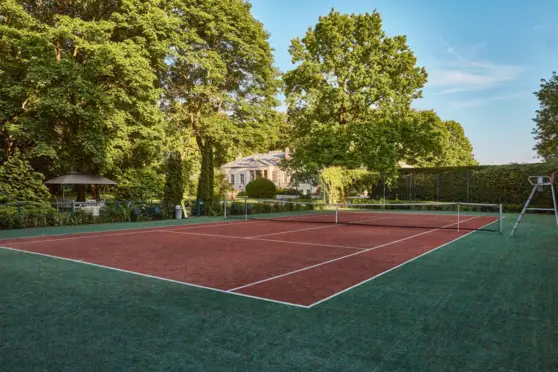 Pałac Żółwin Kort tenisowy