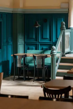 R32 Wrocław restauracja The Cork