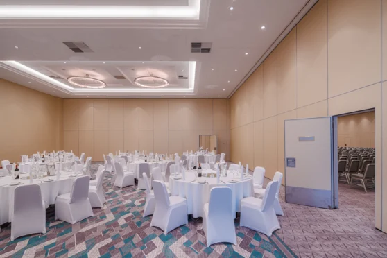 Hilton Warsaw City (dawniej Hilton Warsaw Hotel & Convention Centre) - zdjęcie 1