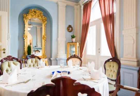 Zespół Pałacowo-Parkowy w Ostromecku salonik