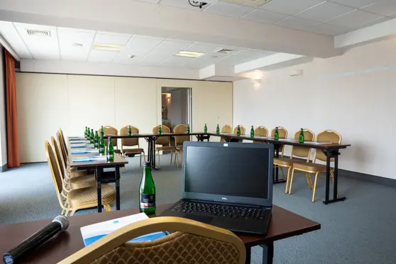 Podział na dwie mniejsze sale