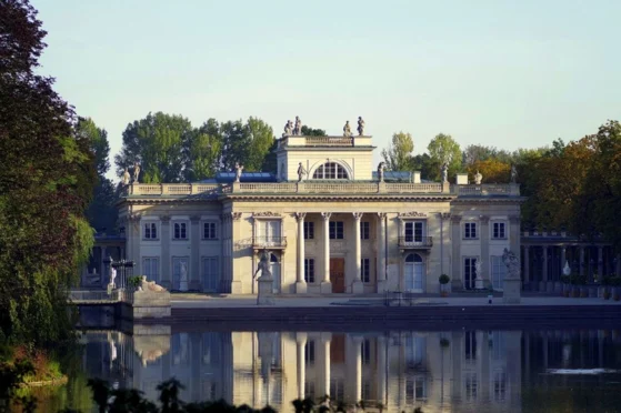 Lazienki Krolewskie - Pałac na Wyspie Warszawa
