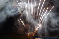 Podróż do krainy fantazji-połączenie świateł, ognia, laserów i pirotechniki „artystycznej”