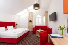 Pokój dwuosobowy z rozkładaną sofą (dla 3 osób)