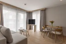 Apartament Junior z widokiem na staw