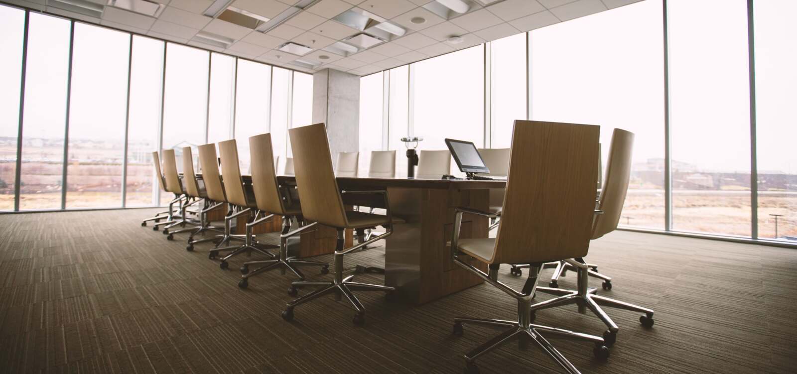 Obiekty konferencyjne: sale konferencyjne w biurowcach