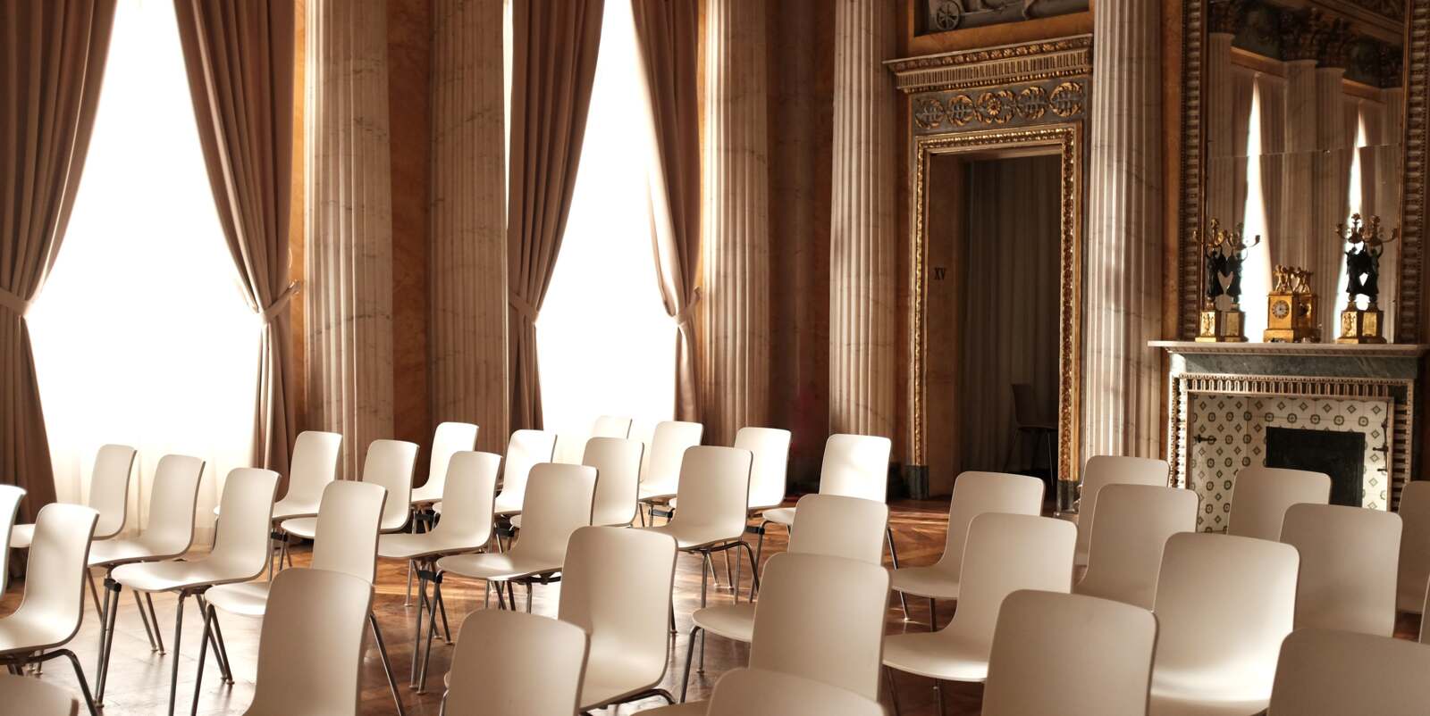 Obiekty konferencyjne: wille, dworki, pałace