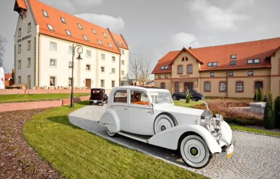 Muzeum Motoryzacji na terenie Zamku Topacz