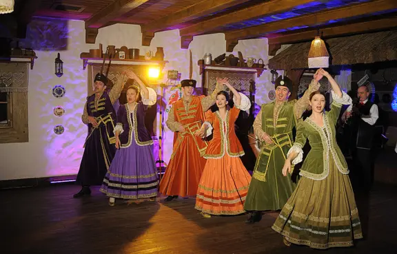 Restauracja, catering, konferencje, wesela, pikniki, pokoje gościnne, garden party, imprezy okolicznościowe, eventy