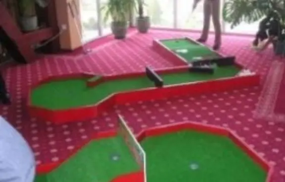 MINI GOLF
